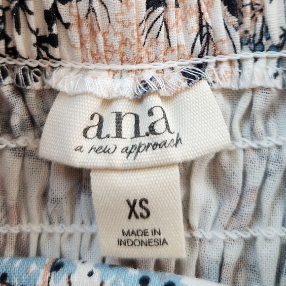 a.n.a NWOT Floral Square Neck Blouse - Blue and Peach Size: XS - Picture 4 of 7